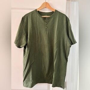 NWT Men's Olive Green Short Sleeve Henley Shirt